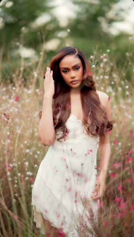 Luxtra — Movement in wildflowers